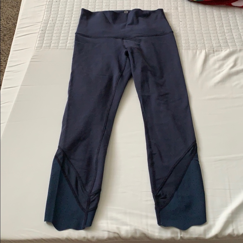 Lululemon scallop hem wunder under